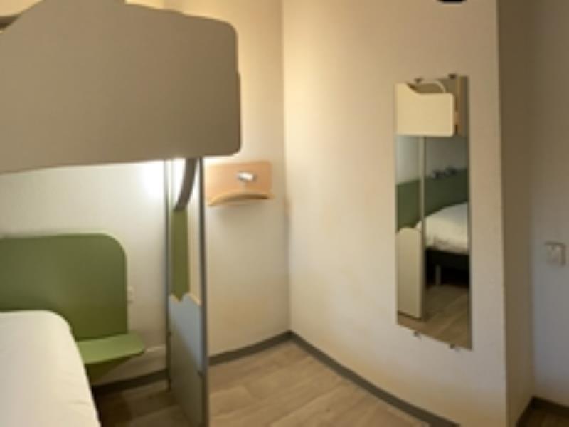 Panorama de la chambre pour les personnes à mobilité réduite