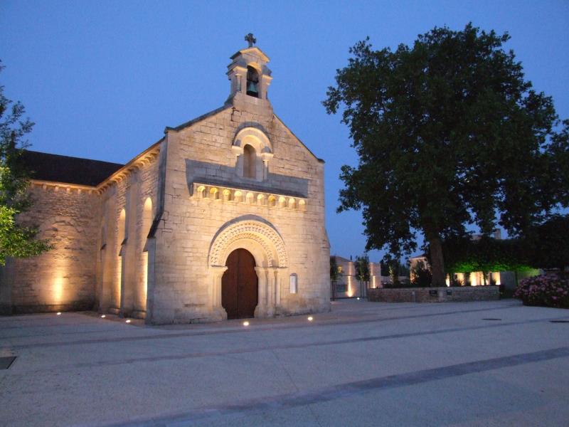 L'église Saint-Pierre illuminée
