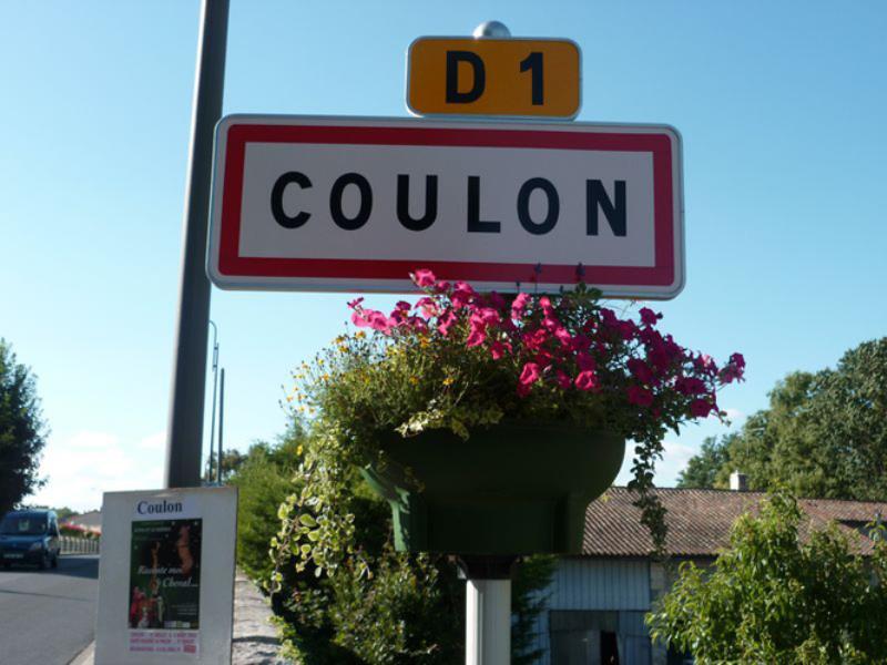 L'entrée du village de Coulon