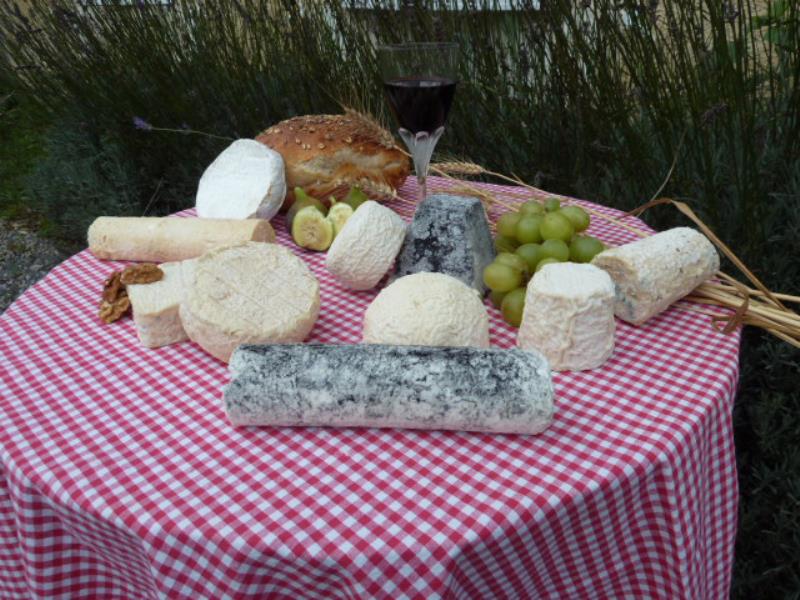 BI_assortiment_fromages_ferme_clairette_prin_deyrancon.jpg_1