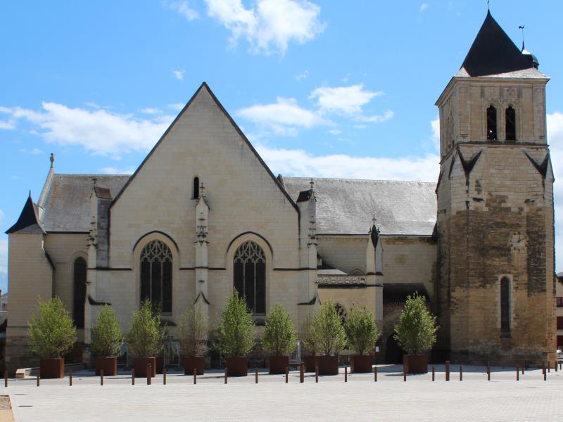 église St Médard patrimoine Thouars.JPG_1
