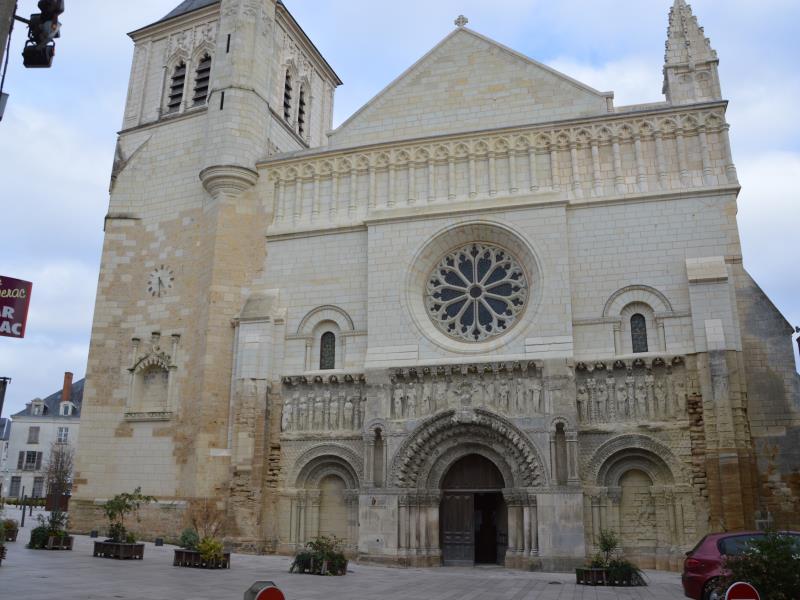église St Médard patrimoine Thouars.JPG_2