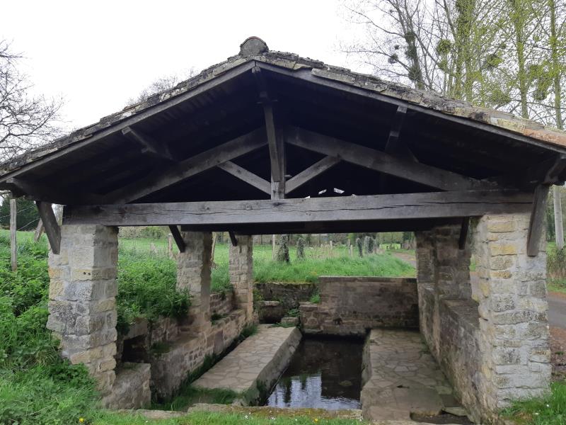 Le lavoir de Croué ou La Fontaine du Marais