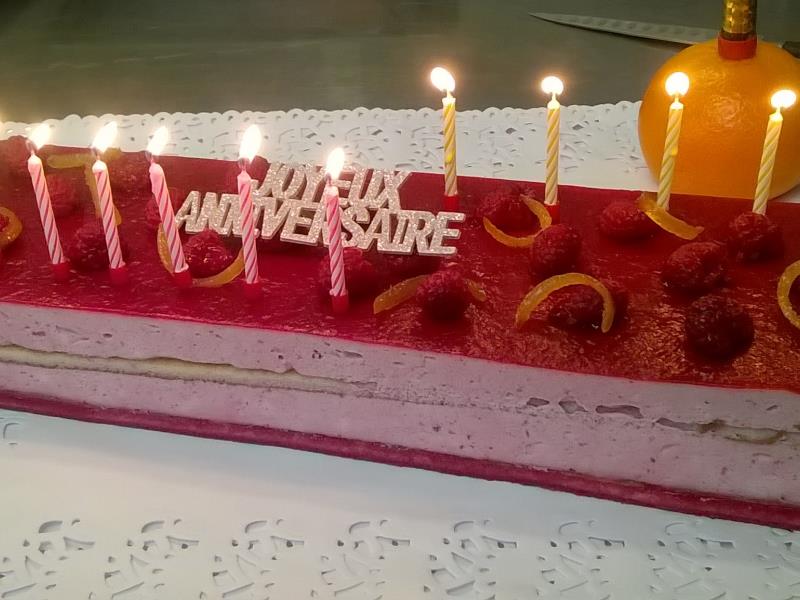 Gâteau d'anniversaire à la framboise