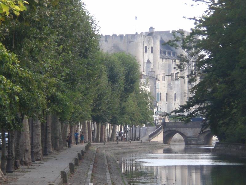 Le Donjon de Niort en bord de Sèvre