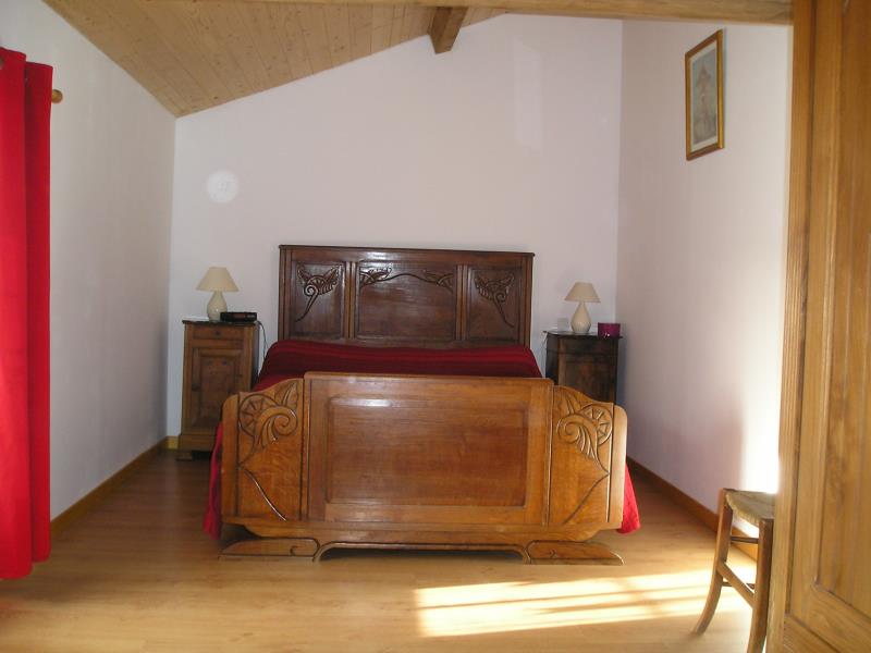Chambre 3 Coté cour.JPG_11