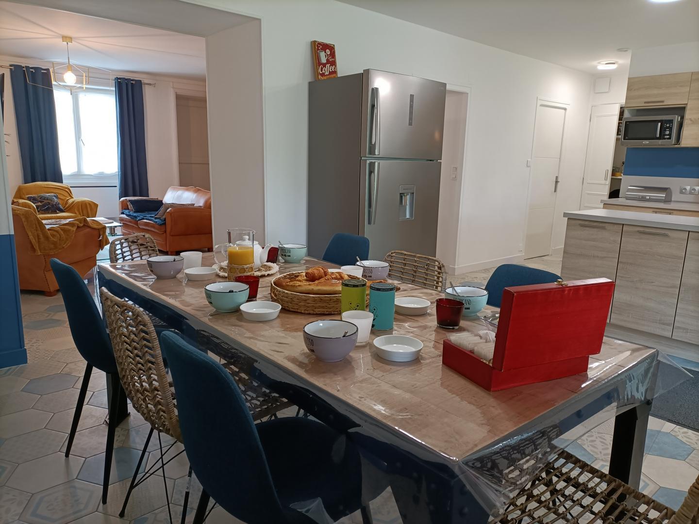 La cuisine avec l'espace repas