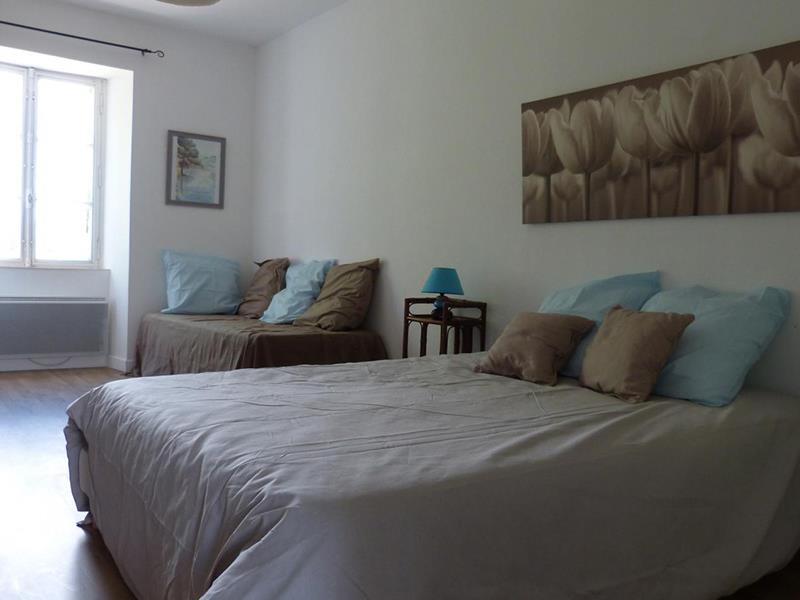 Chambre 1 meublé Les amandiers Augeron Marnes Thouarsais 