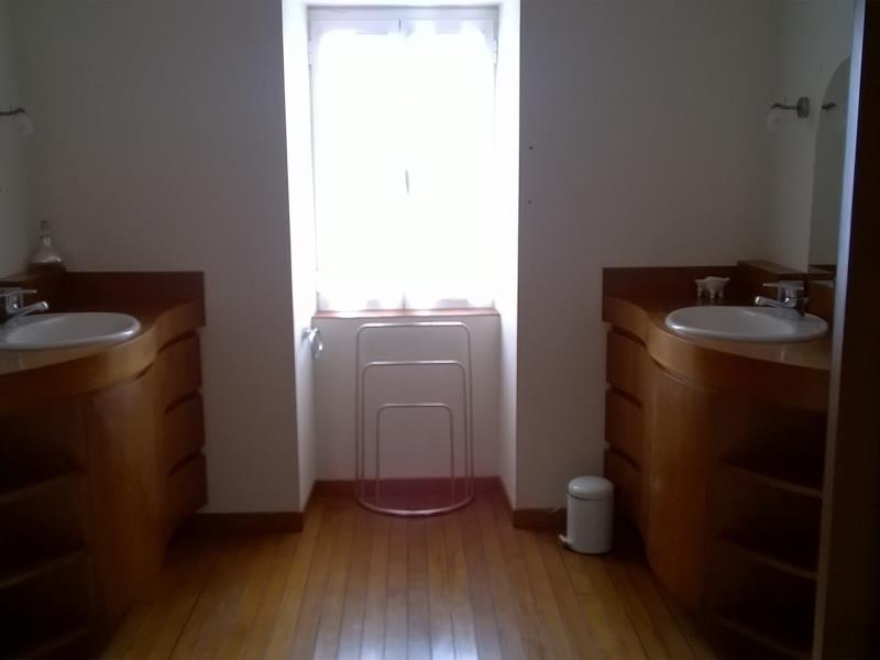 montravers-chambre-dhotes-lanneau-de-jeanne-chambre-vaucouleurs-salle-de-bain.jpg_14