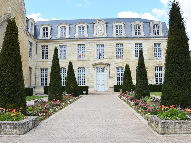 hôtel de ville mairie patrimoine Thouars Nouvelle Aquitaine .JPG_1