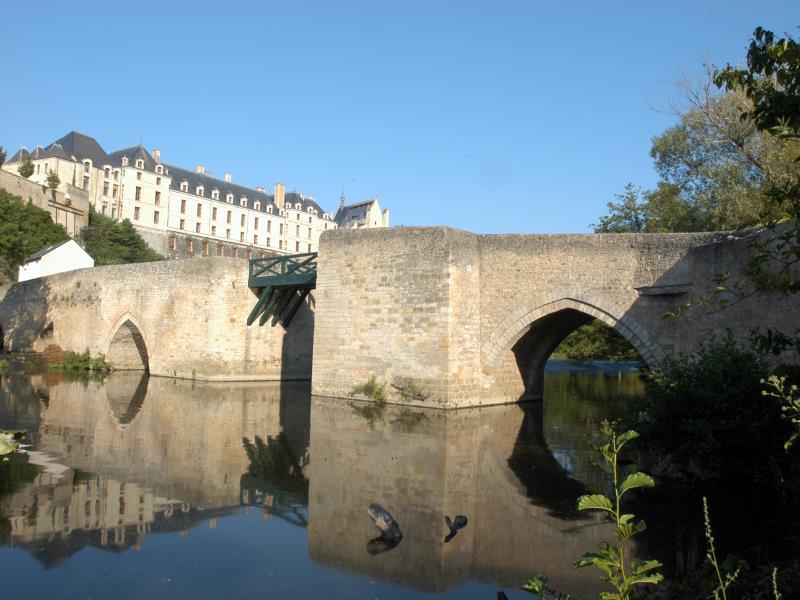 Pont des chouans patrimoine bati Thouars Thouarsais Nouvelle Aquitaine (4).JPG_1