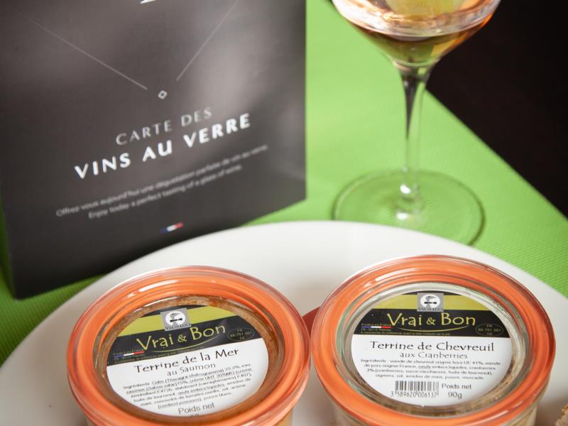 Dégustation de vin au verre