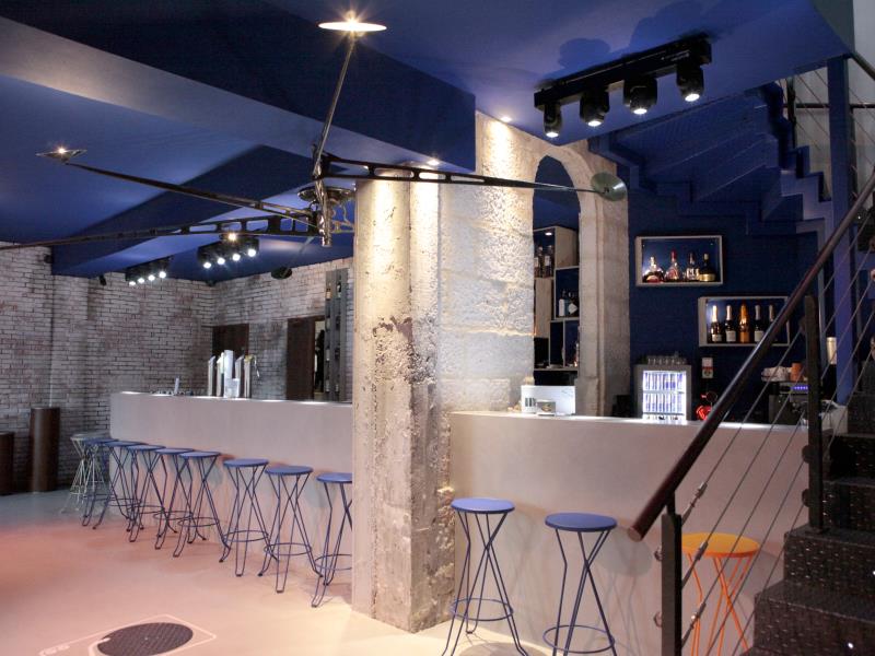Le bar du rez-de-chaussée