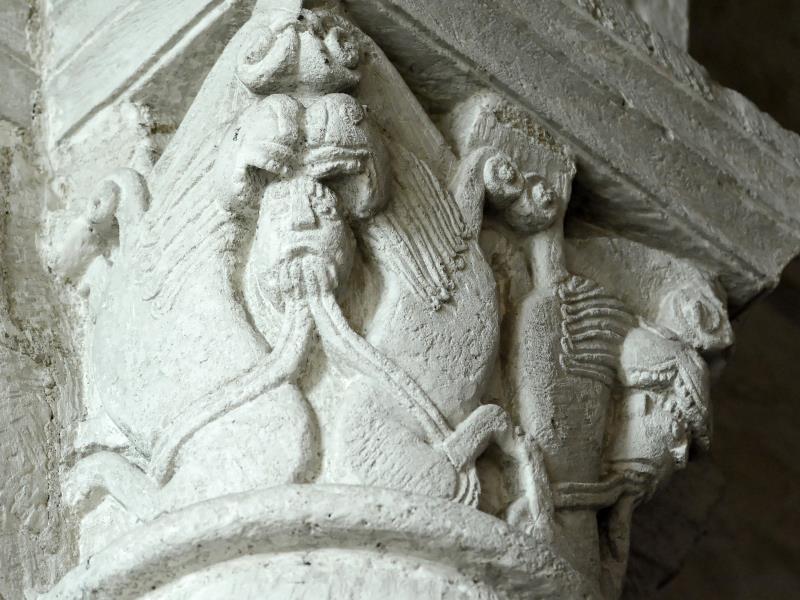 Champdeniers-chapiteau-eglise (pw)2042