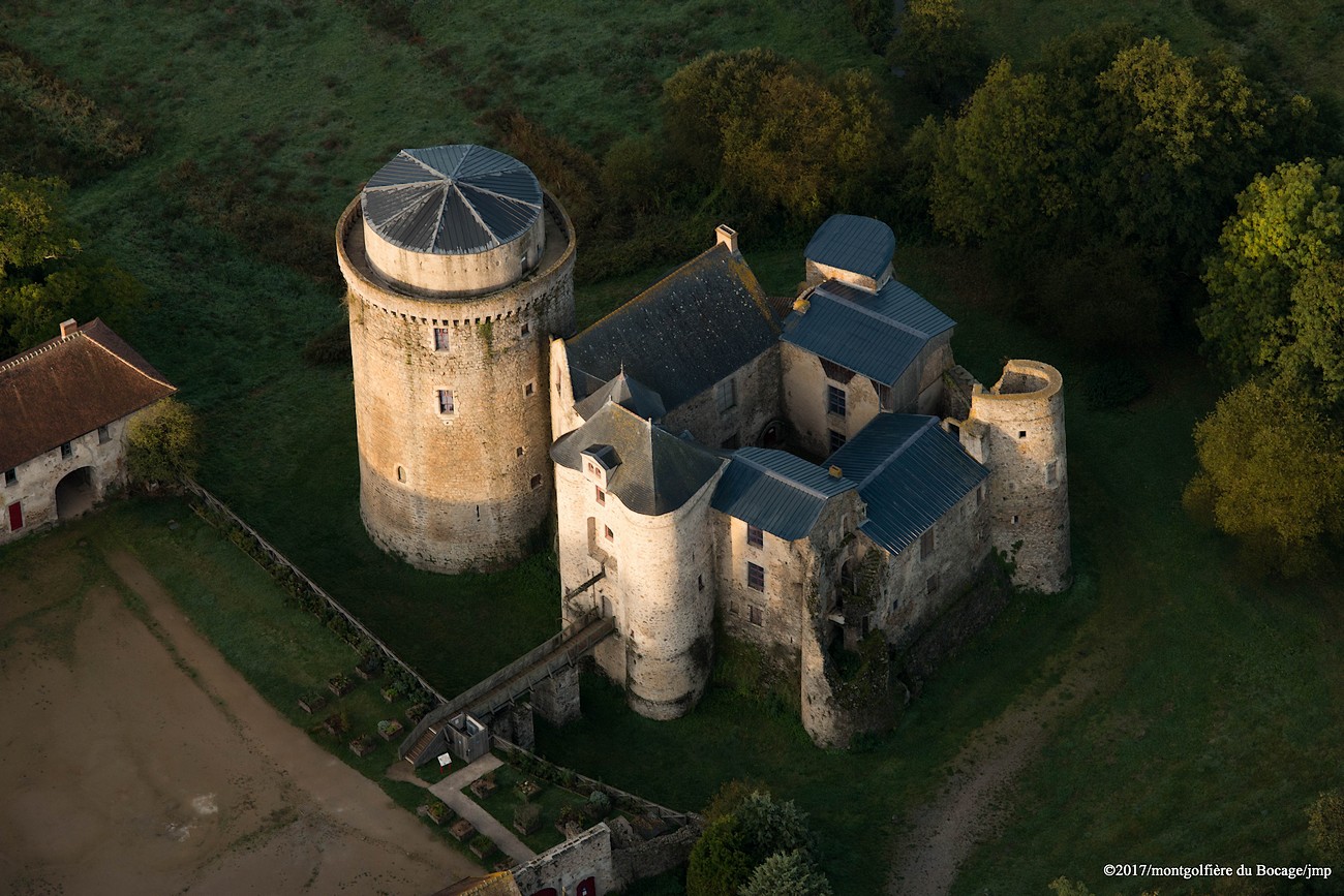 Chateau Saint Mesmin vue aérienne