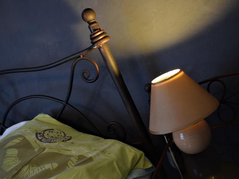 Radio réveil et lampes de chevet