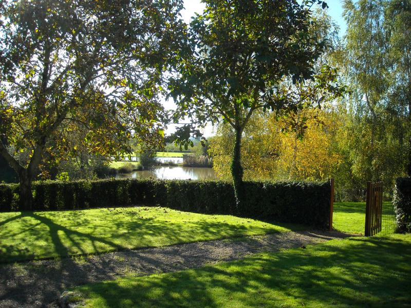 jardin, avec vue sur étang