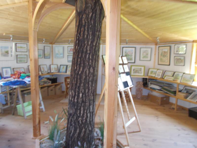 Le kiosque sous l'arbre