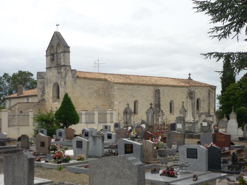 L'église Saint-Caprais de Bessines vue depuis le cimetière