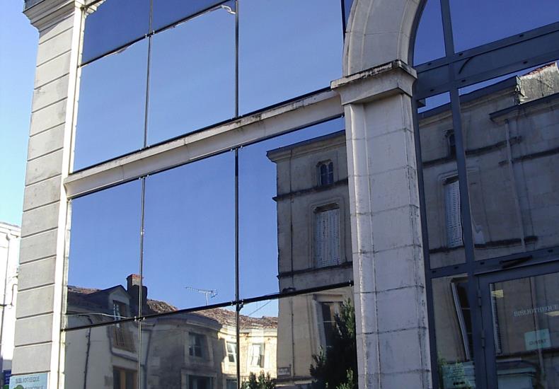 Hall-Expo-et-bibliotheque-Isabelle-Joachim-mairie-Coulonges-sur-l-Autize