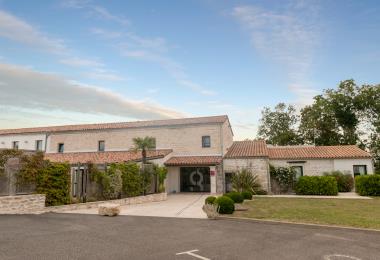 L'entrée de l'hôtel