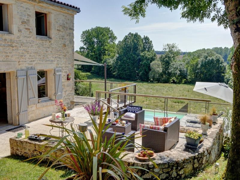 La terrasse et la piscine