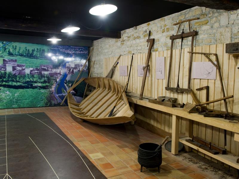 Salle de la batellerie de la Maison du Marais Poitevin à Coulon