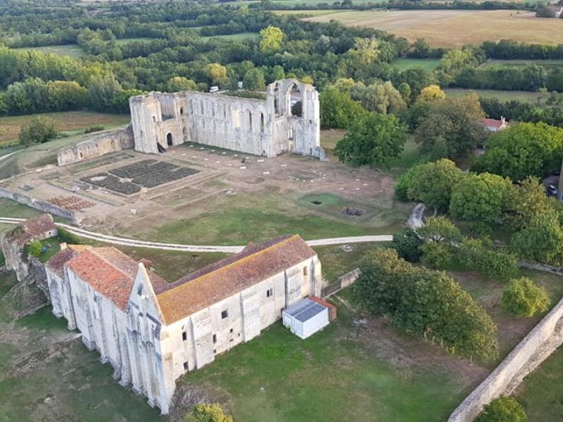 L'abbaye de Maillezais (Vendée)