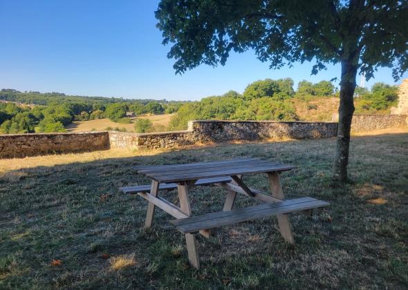 aire-pique-nique-chteau-mairie-de-maulon-6_54705290836_l