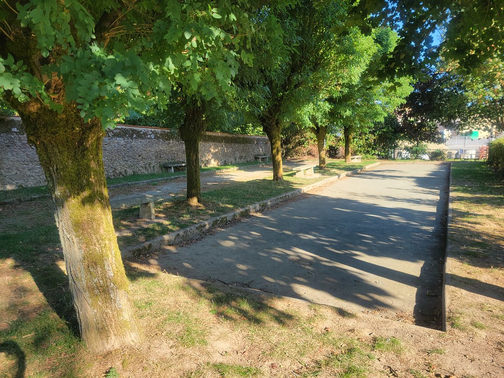 aire-pique-nique-espace-de-la-roche-saint-aubin-de-baubign-mairie-de-maulon-4_54705491698_l