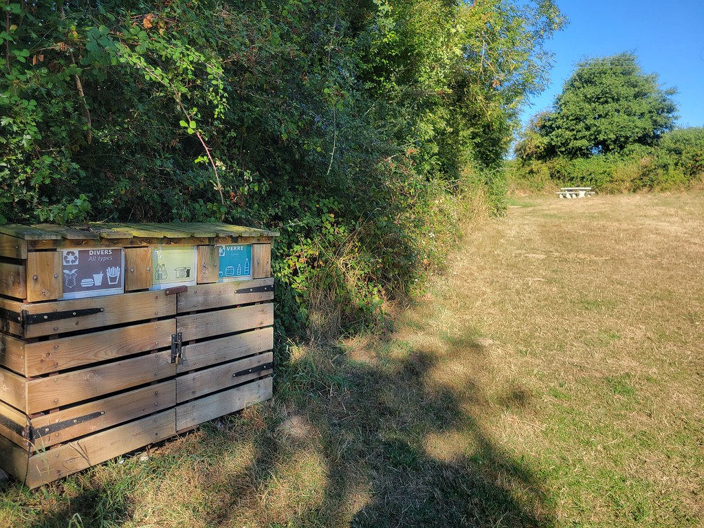 aire-pique-nique-lavandires-rorthais-mairie-de-maulon-2_54705290631_l