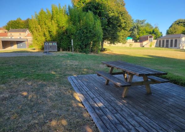 aire-pique-nique-parc-passerelle-mairie-de-maulon-13_54705624495_l
