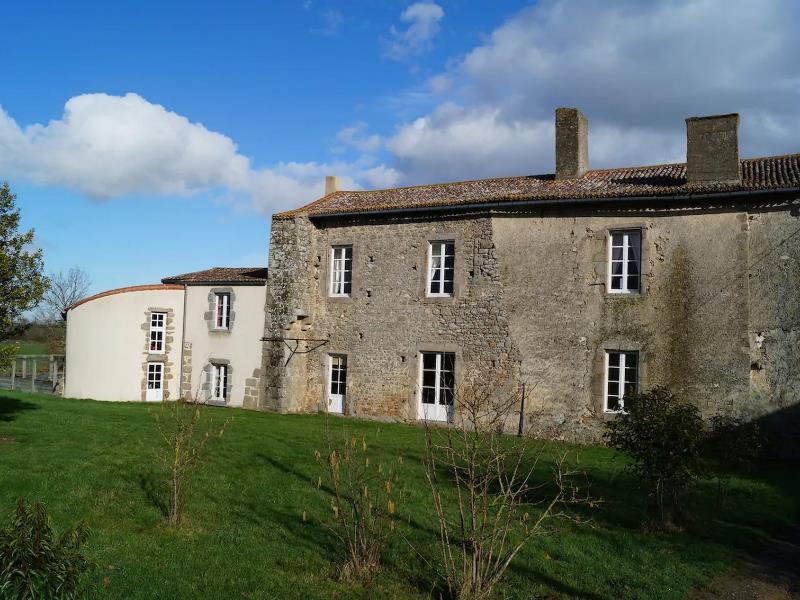 bressuire-chambres-dhotes-le-chatelier-facade-arriere