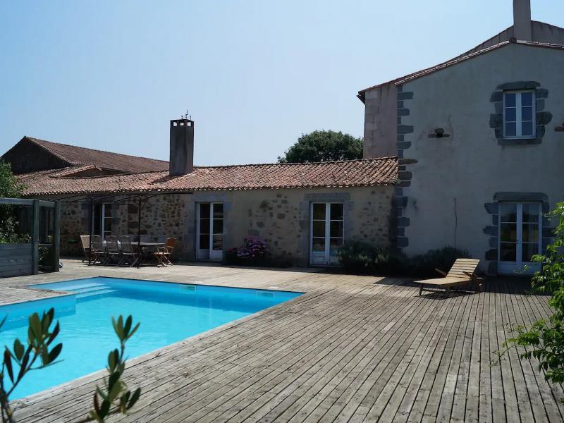 bressuire-chambres-dhotes-le-chatelier-piscine