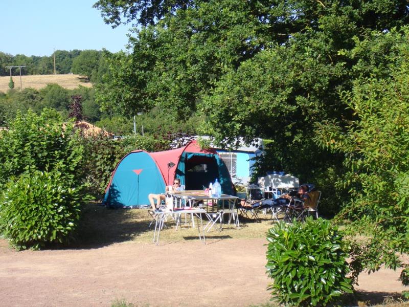 camping-au-lac-hautibus-emplacement-tente-camping-car