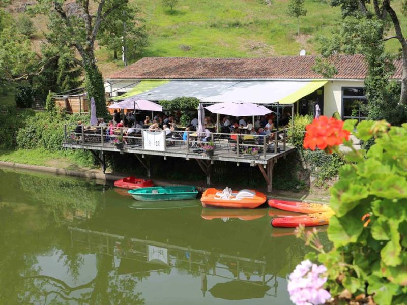 camping-avec-restaurant-bord-de-lac-argentonnay-nord-deux-sevres