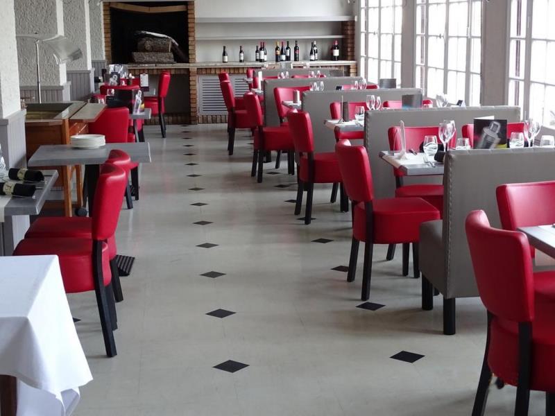 cerizay-restaurant-le-cheval-blanc-salle2