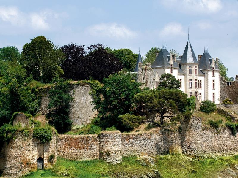 chateau-bressuire-1