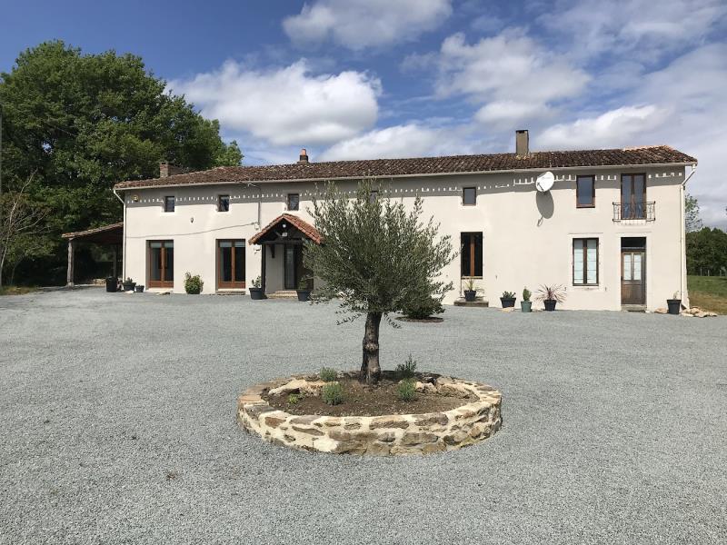 clazay-la-maison-de-caroline-domaine-des-gites-de-la-chouette-blanche-facade