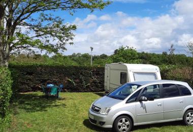 emplacement-avec-electricite-camping-nord-deux-sevres-argentonnay