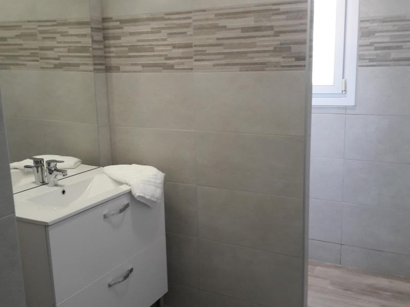 la-petite-boissiere-gite-le-petit-moulin-salle-de-bain