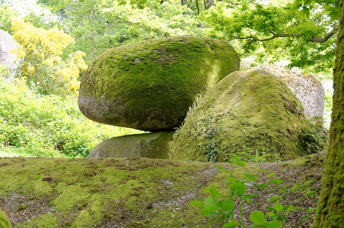 largeasse-rocher-branlant
