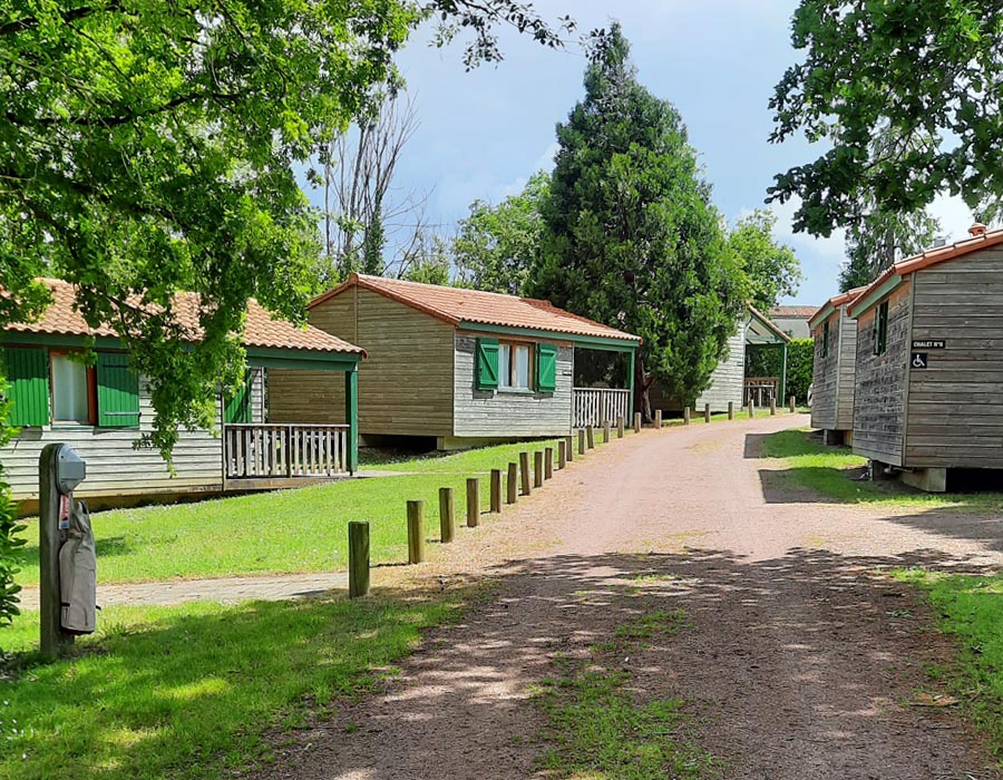 location-chalet-2-chambres-7-personnes-camping-au-lac-hautibus-argentonnay