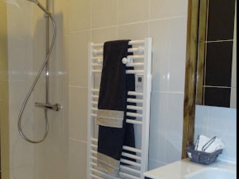 moncoutant-gite-domaine-de-letang-salle-de-douche
