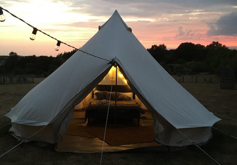 montravers-camping-la-ferme-du-petit-puyaume-tente