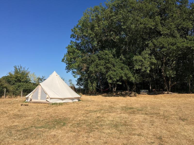 montravers-camping-la-ferme-du-petit-puyaume-tente1
