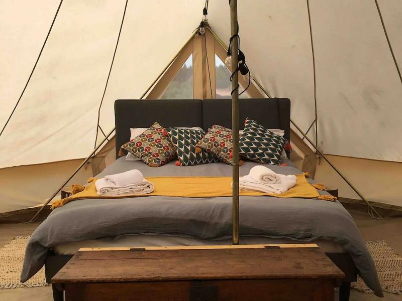 montravers-camping-la-ferme-du-petit-puyaume-tente2