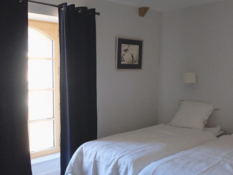 montravers-domaine-la-louisiere-gite-l-etable-chambre4-1