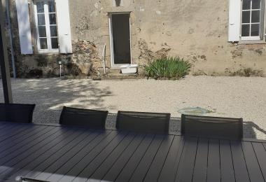 montravers-gite-les-hamacs-terrasse
