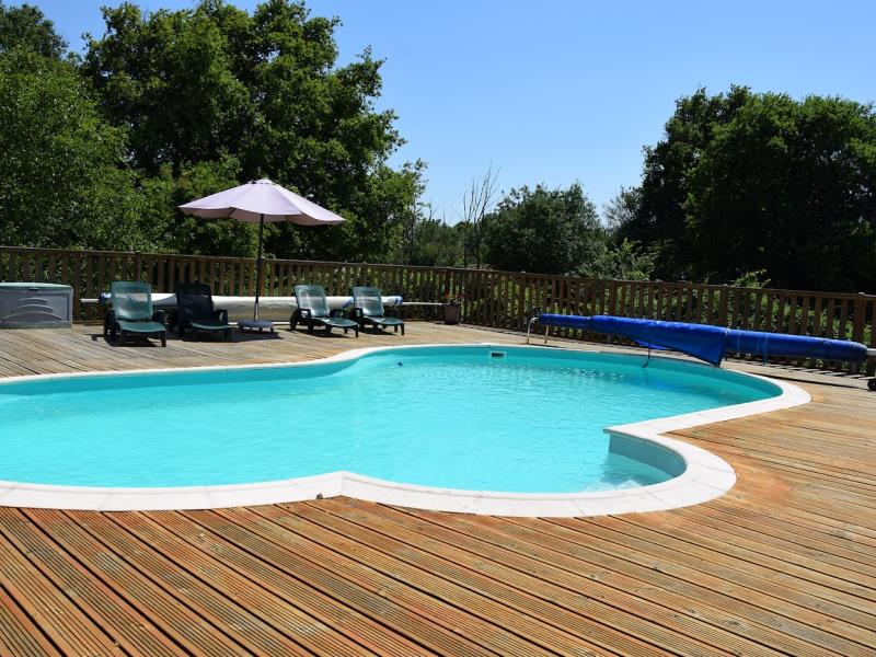 moutiers-sous-argenton-gite-domaine-angelou-piscine